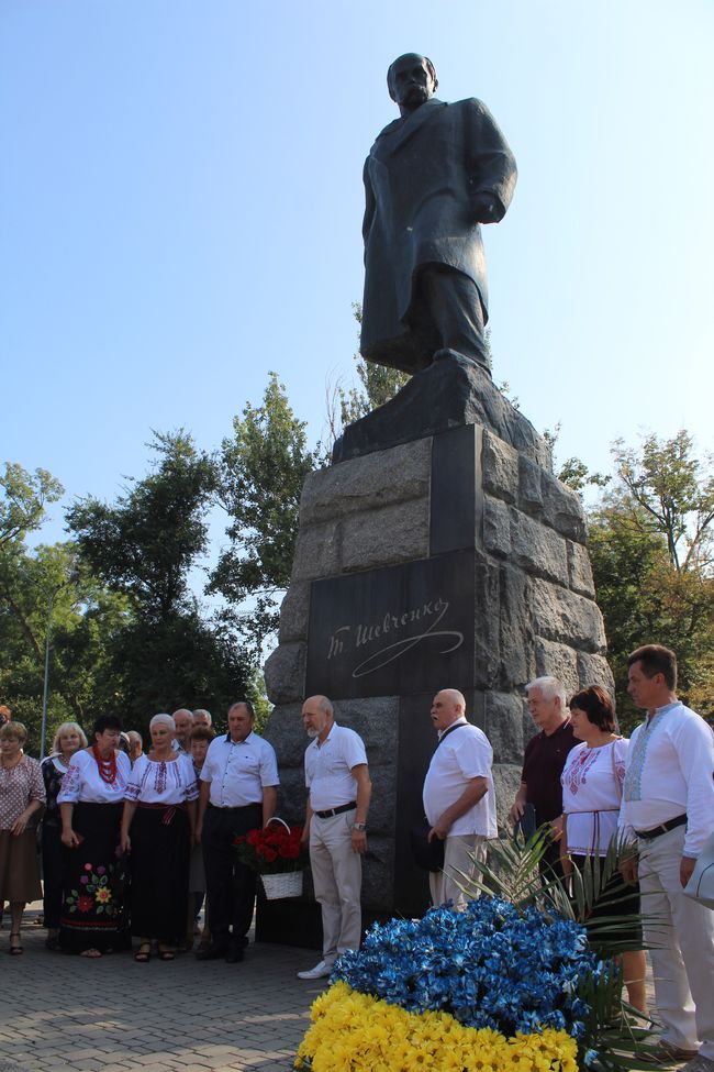 Покладання квітів до памятника Тарасу Шевченку в Одесі