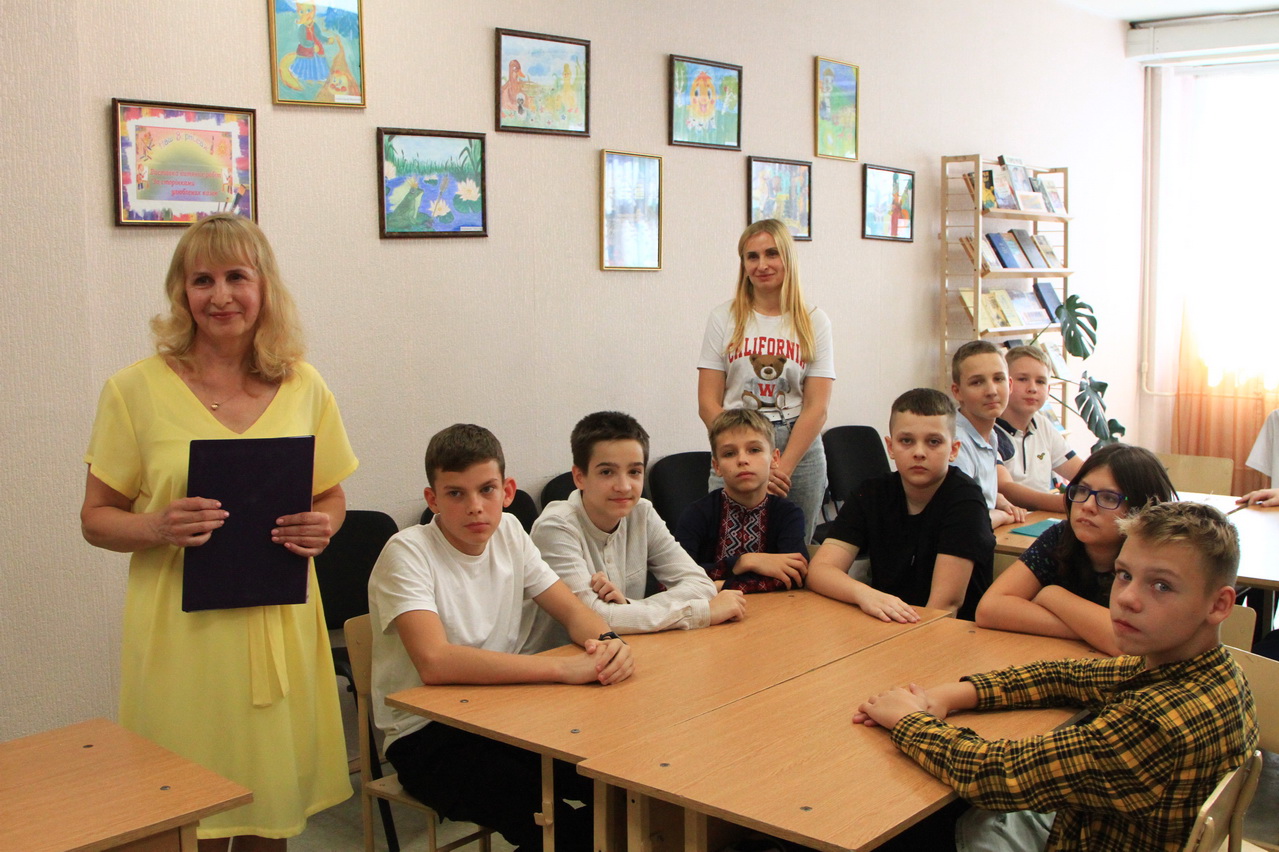 Розповідь письменника слухали з великою увагою