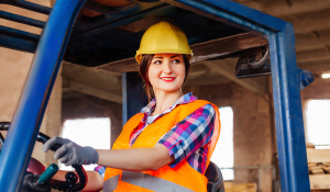Жінкам дають гроші для опанування чоловічої професії