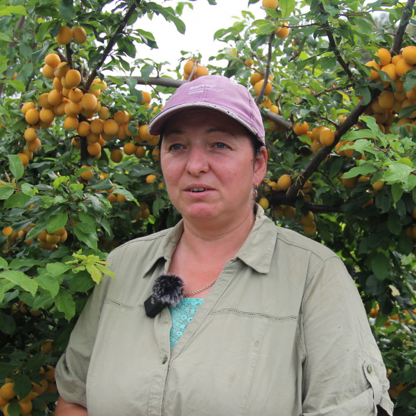 Світлана Злобінцева на фоні аличі "Гек"