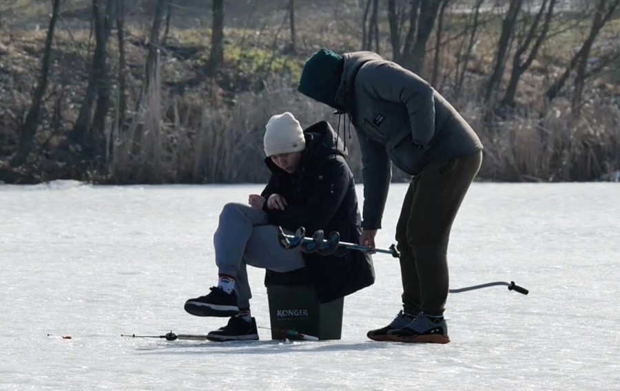 Попри ризик для життя, вони виходять на крихкий лід