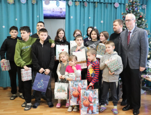 Подарунки дітлахам від латвійців