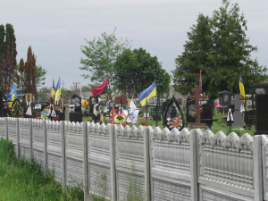 У Бобровицькій громаді прибирають кладовища