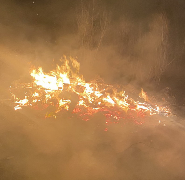 Поки пожежники «Землі і волі» гасили сміттєзвалище в Новій Басані, працівники «Наташі-Агро» спостерігали, склавши руки