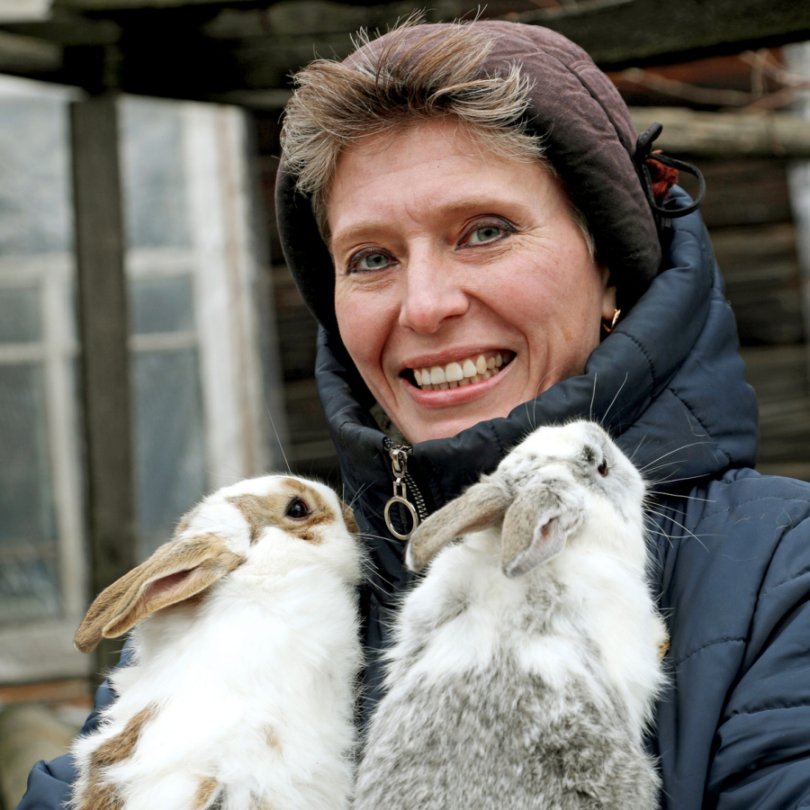 Зі столичного офісу – до кролів у селі