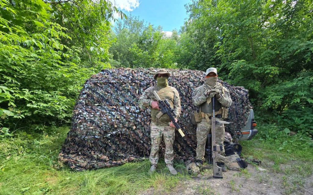 авто і військові