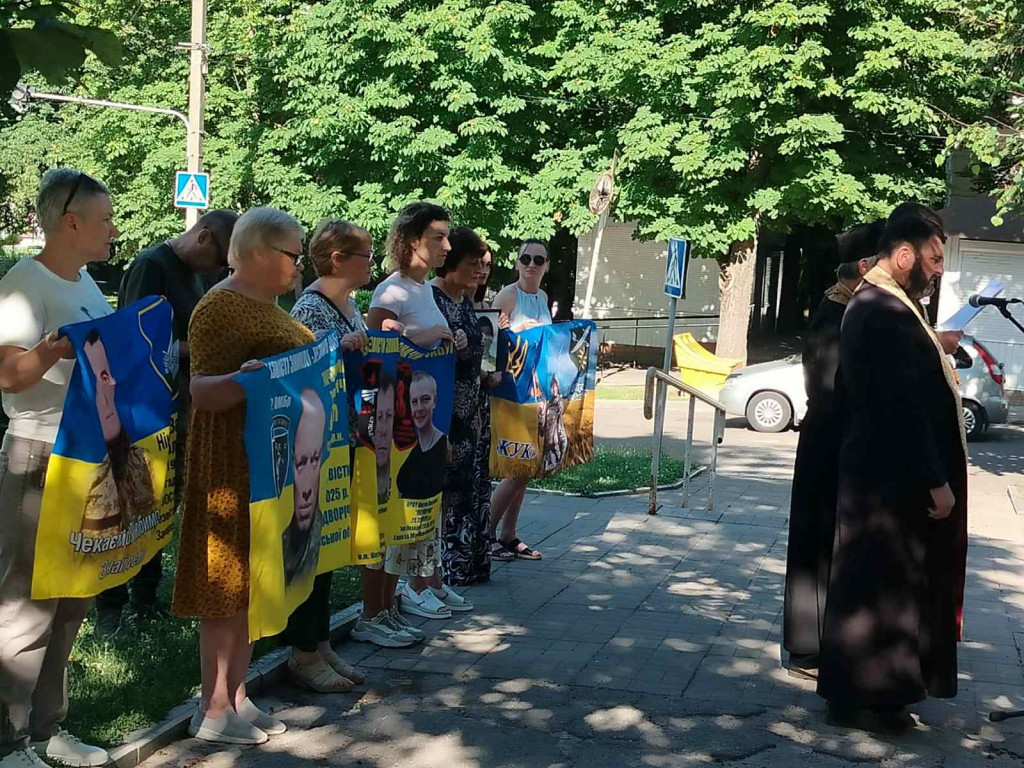 родичі полонених військових