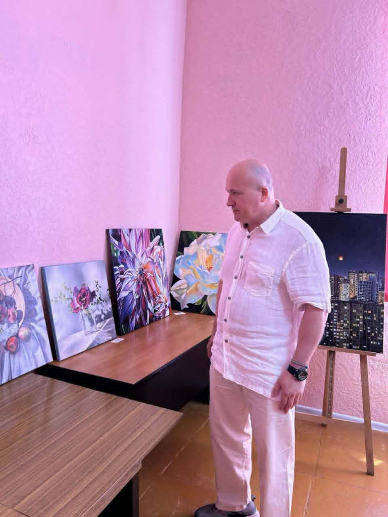 чоловік і картини