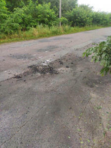 слід від прильоту на асфальті