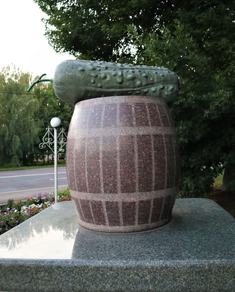 пам’ятник огірку