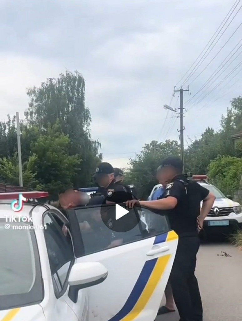 поліція перевищення повноважень