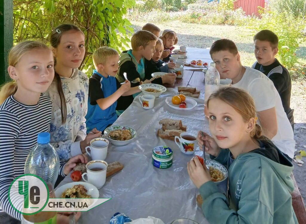 діти варять куліш