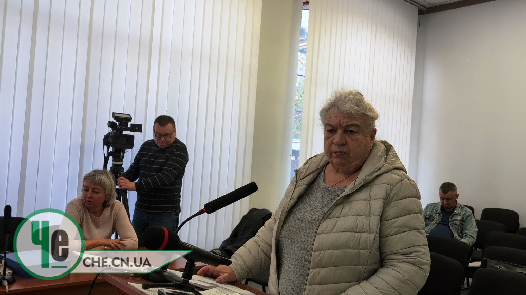 допитують Олену Кутову