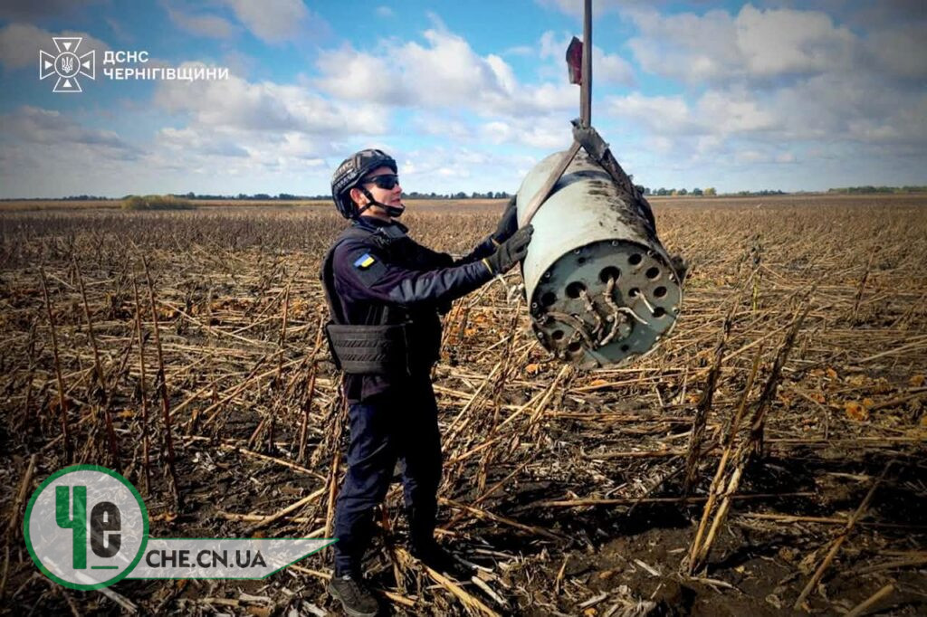 рятувальник і ракета